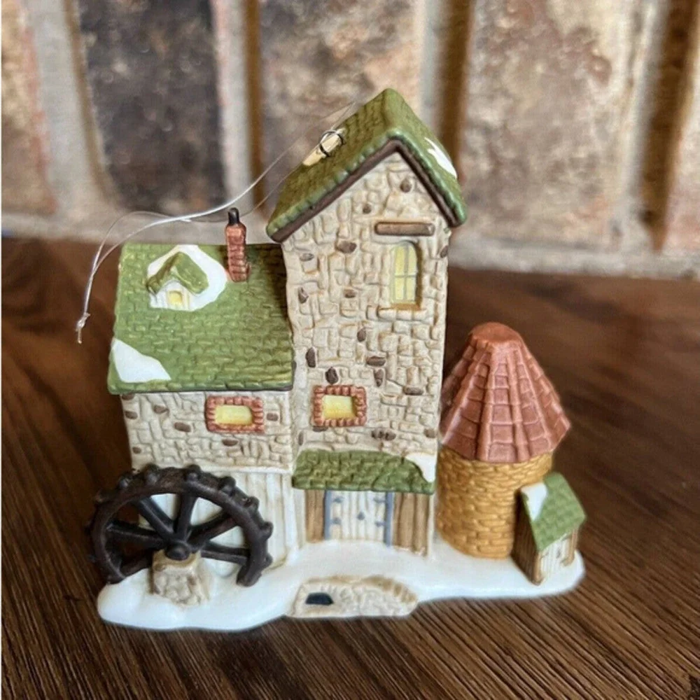 DEPT 56 Dickens Village Mill Dickens Village Series‎ Collector Ornament W Box